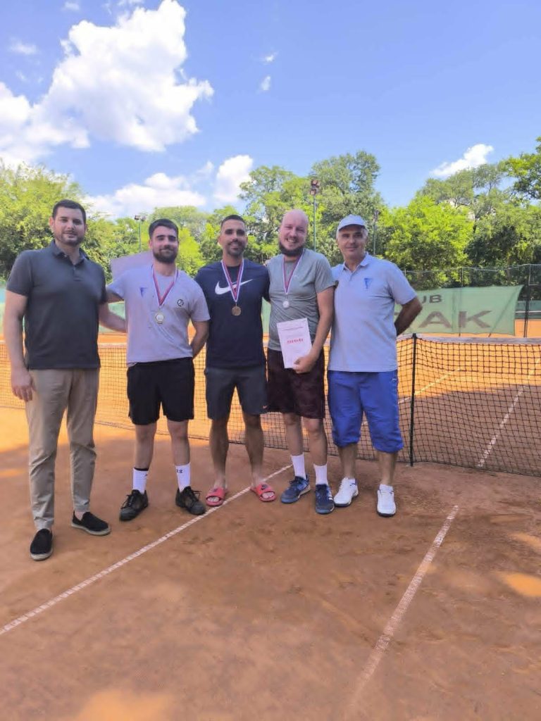 tenis m